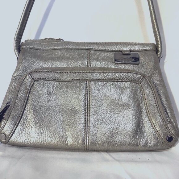 Tignaello Small Metallic Silver Pebble Leather Wallet Pocket Purse/Crossbody - Picture 2 of 16